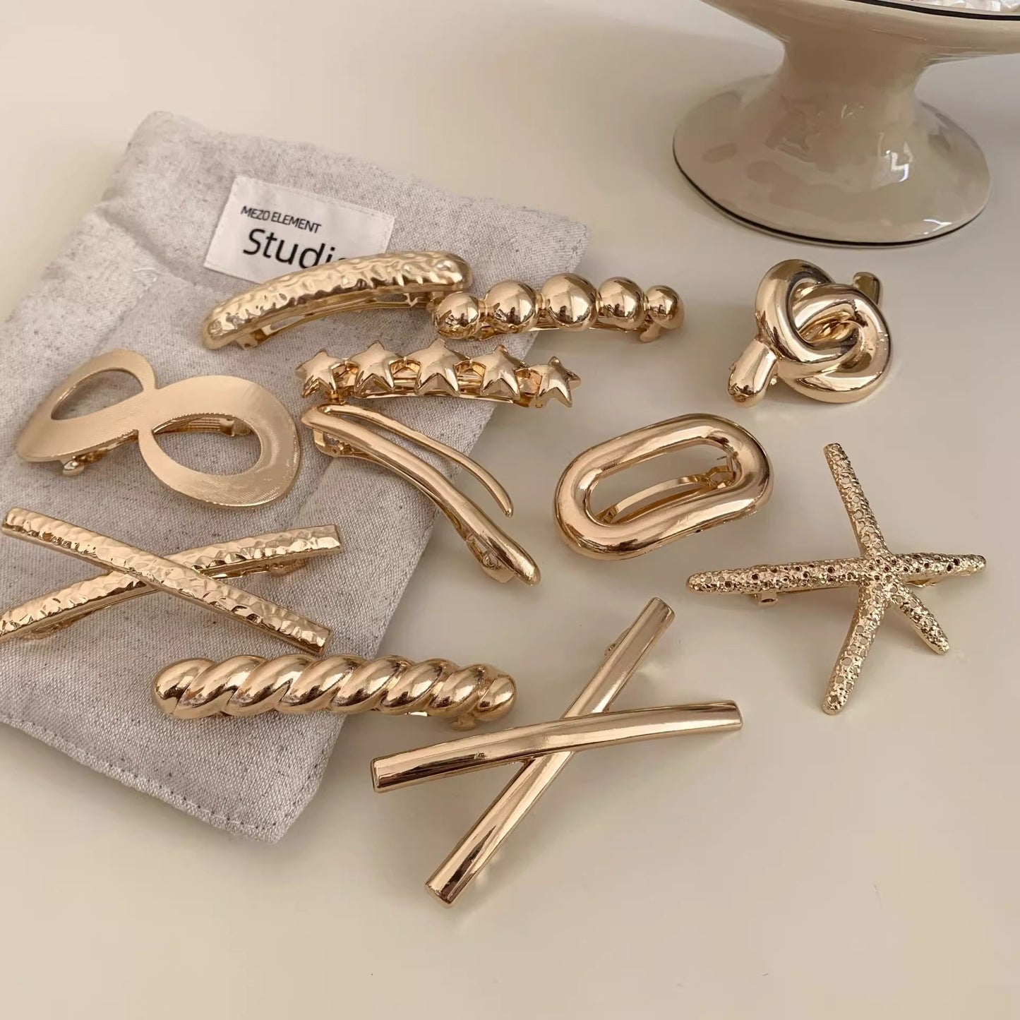 Gold Oval Clip
